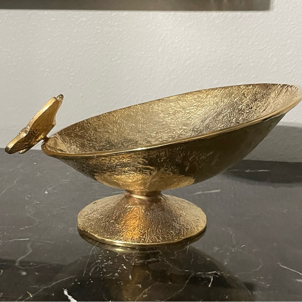 ๐HP๐ Beautiful asymmetrical metal pedestal bowl with butterfly. - Picture 3 of 10